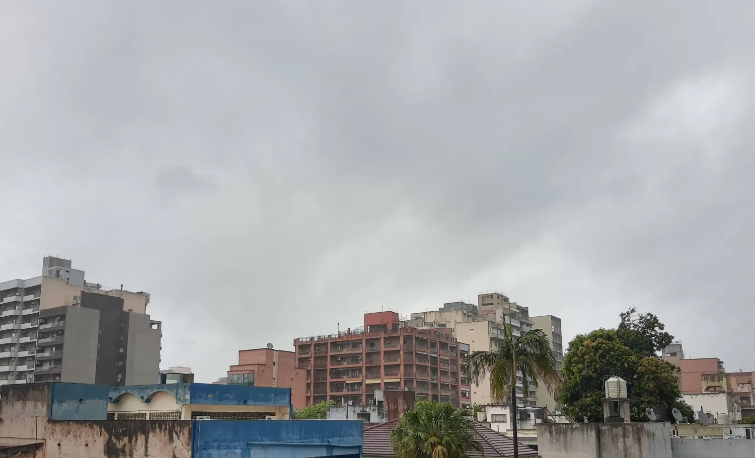 MAÑANA LLUVIOSA. Así amaneció el cielo de Tucumán en Navidad. LA GACETA