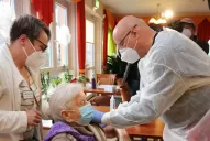 Coronavirus en el mundo: en Europa se inició la vacunación, mientras se propaga la nueva cepa