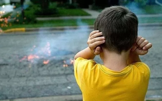 ALTERACIÓN. El estruendo de los cohetes perjudica a muchos niños. 