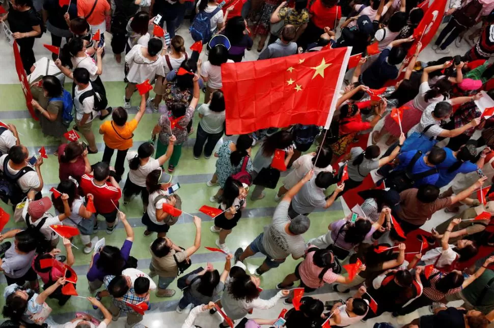 Analistas consideraron que China superará a EEUU y será la principal economía cinco años antes por la pandemia