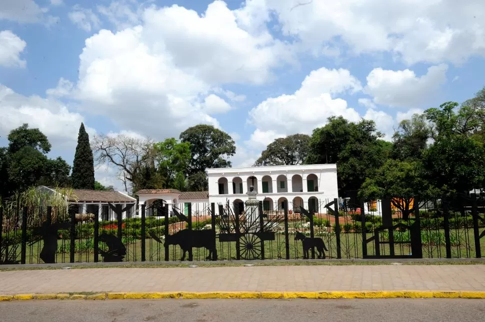 La casa del Obispo Colombres, en el parque 9 de Julio. 