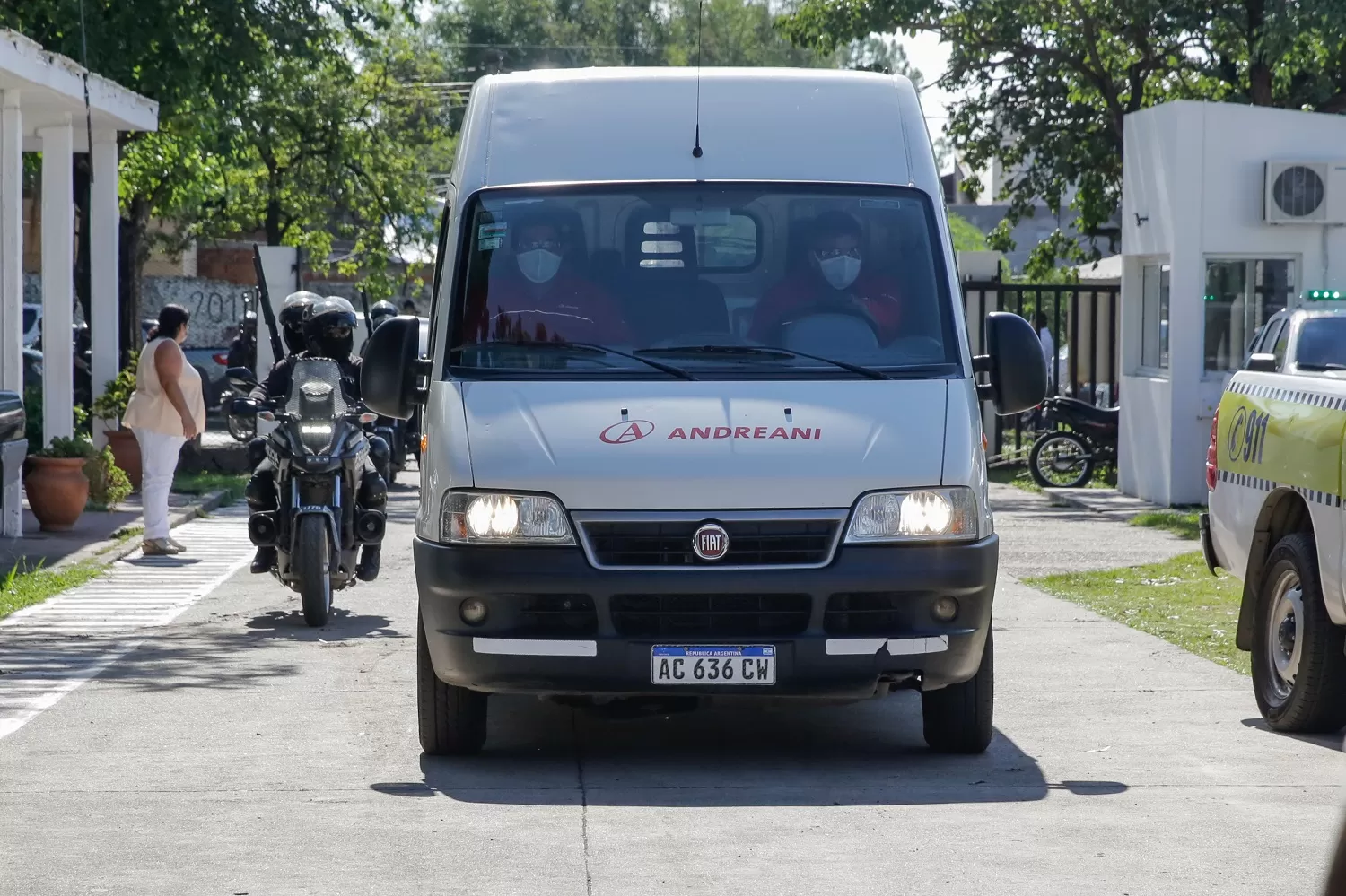 LLEGADA. El momento en el que las vacunas eran trasladadas al depósito central del Siprosa. TÉLAM 