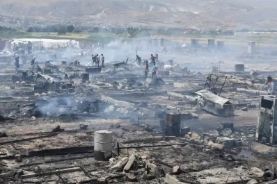 Fuego y violencia en un campo de refugiados sirios