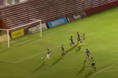 Mirá el gol increíble que falló Noir con el arco vacío ante Dálmine