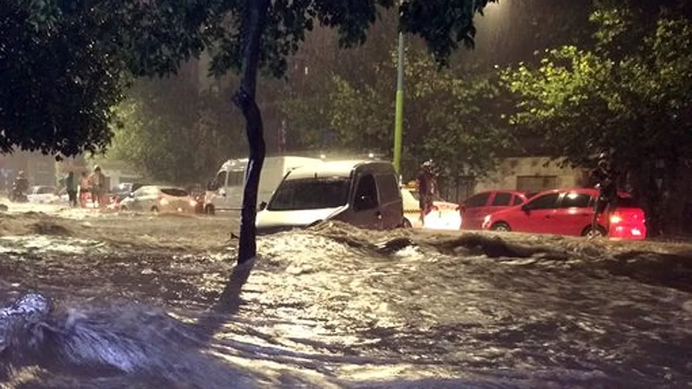 Por el fuerte temporal en Tucumán, dos hombres murieron electrocutados