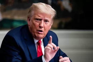 Trump aprobó la ayuda para los desempleados