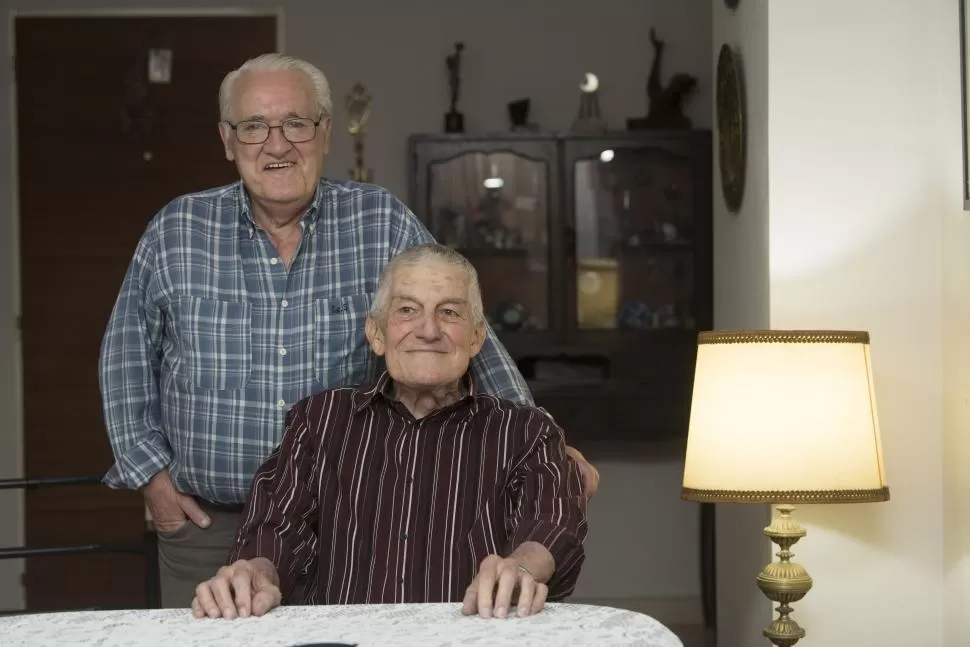 HÉCTOR MARCAIDA Y ALBERTO DÍAZ. Ambos artistas rememoraron épocas pasadas del teatro tucumano, en particular, del grupo Nuestro Teatro. LA GACETA / FOTOs DE DIEGO ÁRAOZ