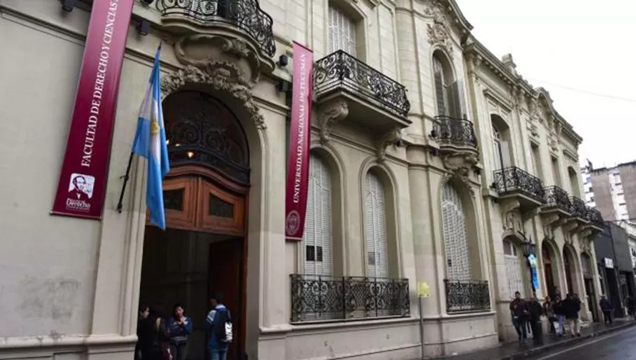 LOGRO. La Coneau acreditó la carrera de Abogacía que dicta la Facultad de Derecho de la UNT.