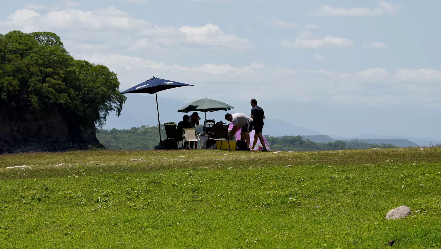 AL AIRE LIBRE. El Cadillal es uno de los puntos más visitados por los tucumanos durante los fines de semana.