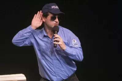 El Oficial Gordillo exige más que Luis Miguel para salir a escena