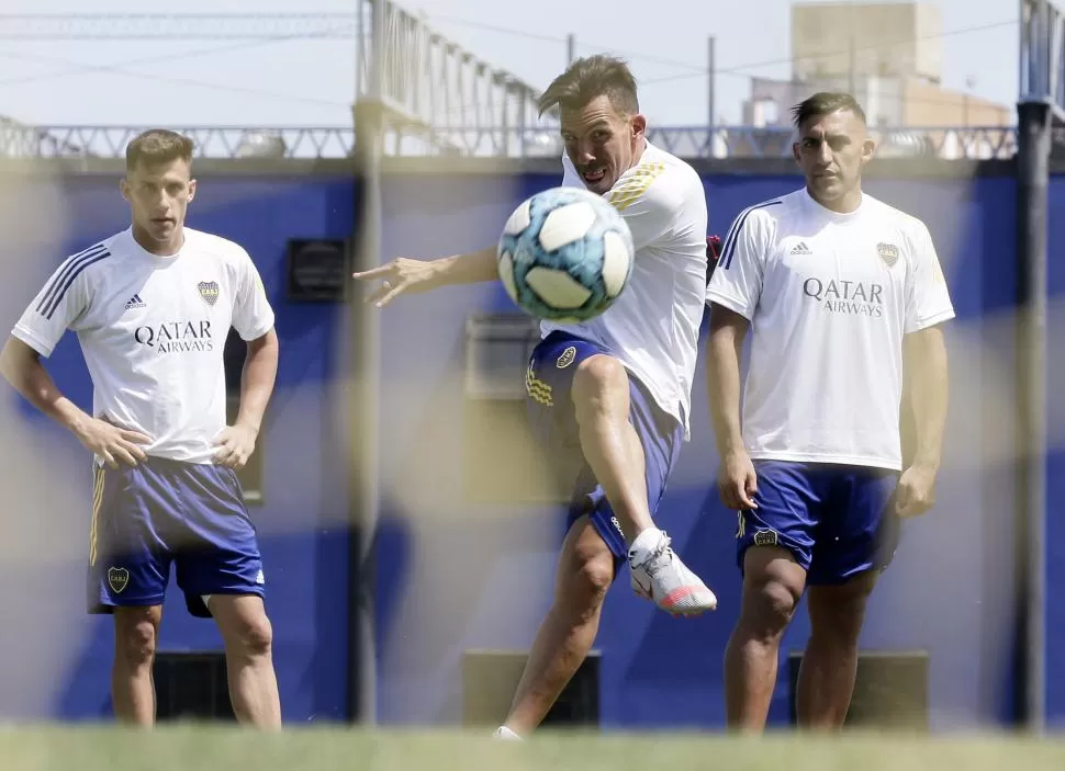  NO QUIERE PERDÉRSELO. Tevez siempre pide jugar contra River. Sin embargo, Russo lo incluiría en el banco de relevos.