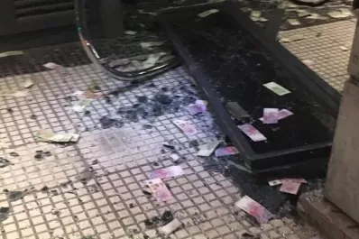 Hicieron explotar un cajero automático para robar dinero