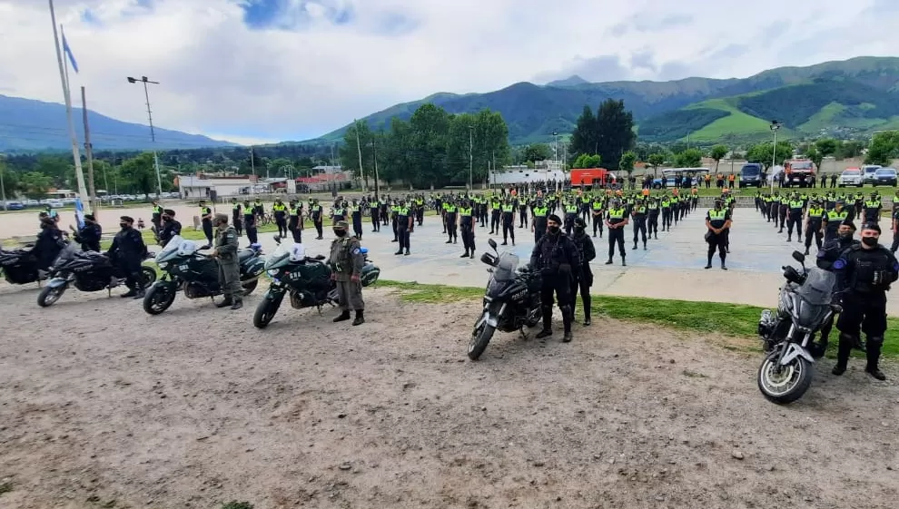 OPERATIVO. La Policía promete controles rigurosos en vacaciones para evitar aglomeraciones de jovenes.