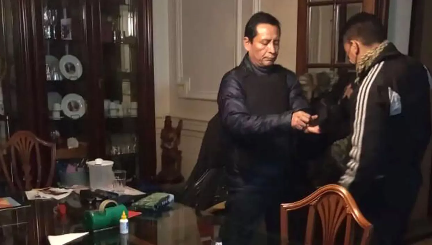 Carlos Sein Atachahua Espinoza, cuando fue detenido en su mansión de Caballito.