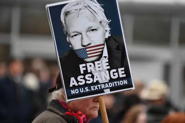 La justicia británica niega otorgar la libertad bajo fianza a Julian Assange
