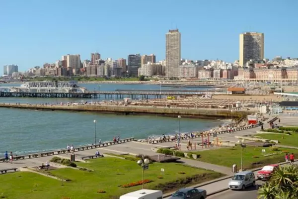 Desactivan una fiesta clandestina con casi 500 jóvenes en Mar del Plata