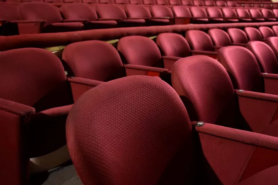 POCAS SALAS ABIERTAS. Las luces de los grandes teatros no brillarán como es tradicional en temporada. 