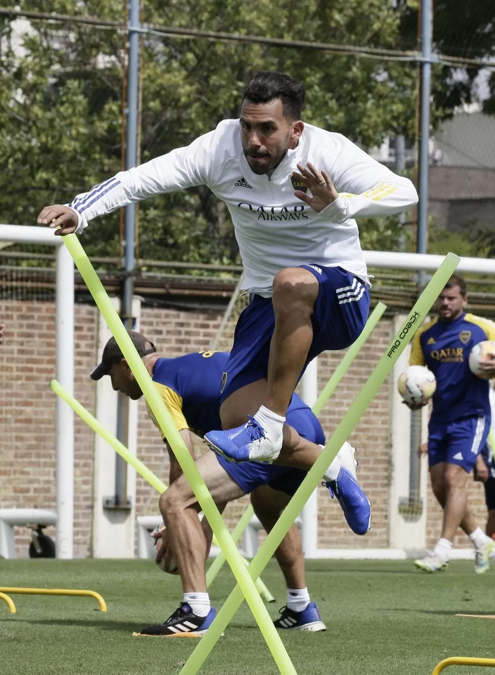  LE VA BIEN CONTRA SANTOS. Tevez enfrentó cuatro veces al “Peixe” y ganó siempre. En un par de ocasiones lo derrotó con Boca -en la final copera de 2003- y tiene otros dos triunfos con Corinthians.