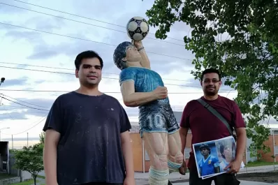 Maradona ya tiene su estatua en Famaillá