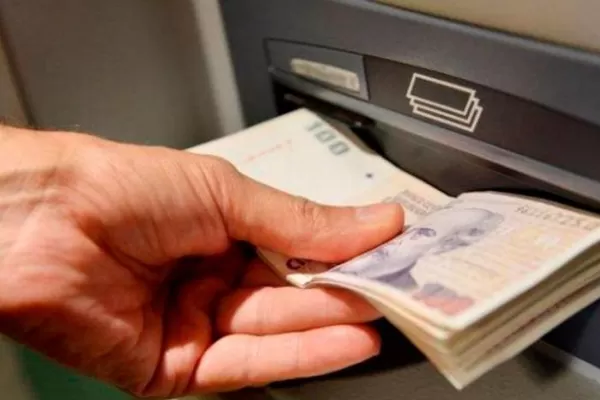 Comienza el pago del 80% de los sueldos a los empleados públicos