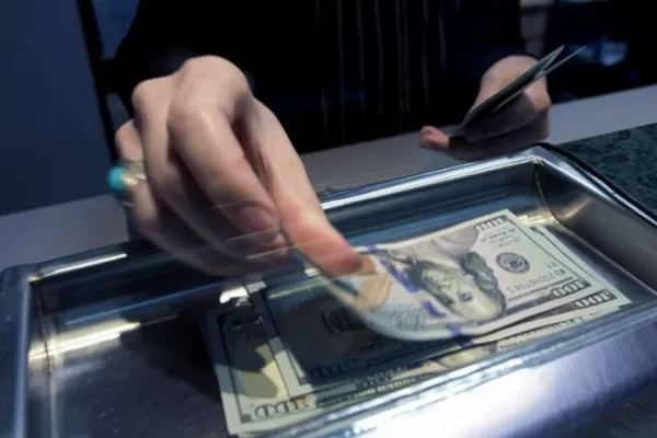 El dólar solidario supera al blue, que se negocia a $ 153