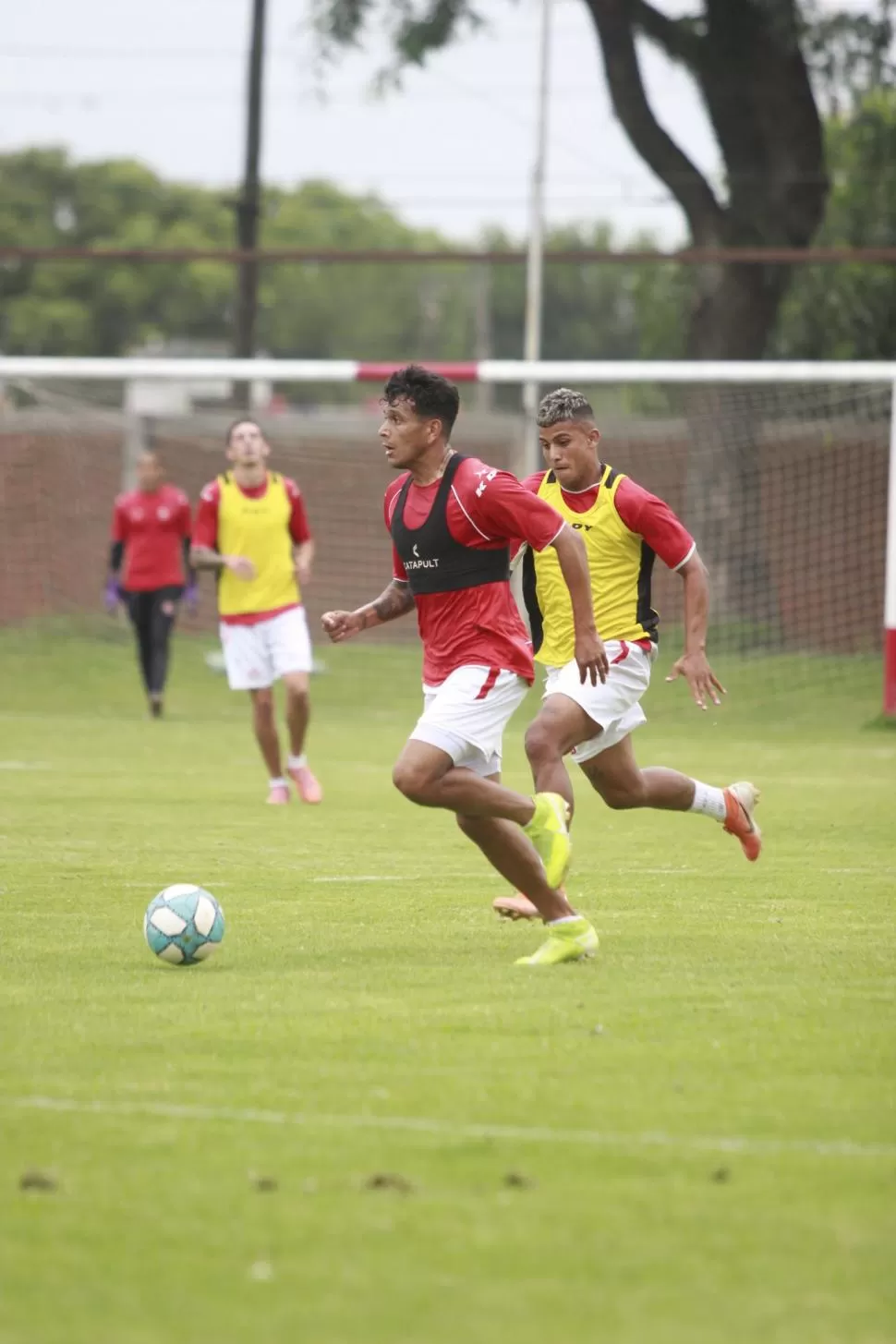 EL ÚLTIMO ESFUERZO. El plantel trabaja con la idea de potenciar virtudes y corregir errores que les permita lograr el objetivo a través del camino más complicado.