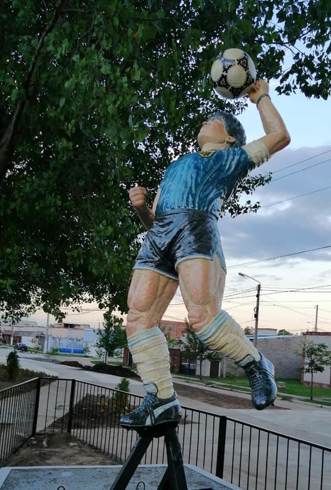 Maradona ya tiene su estatua en Famaillá