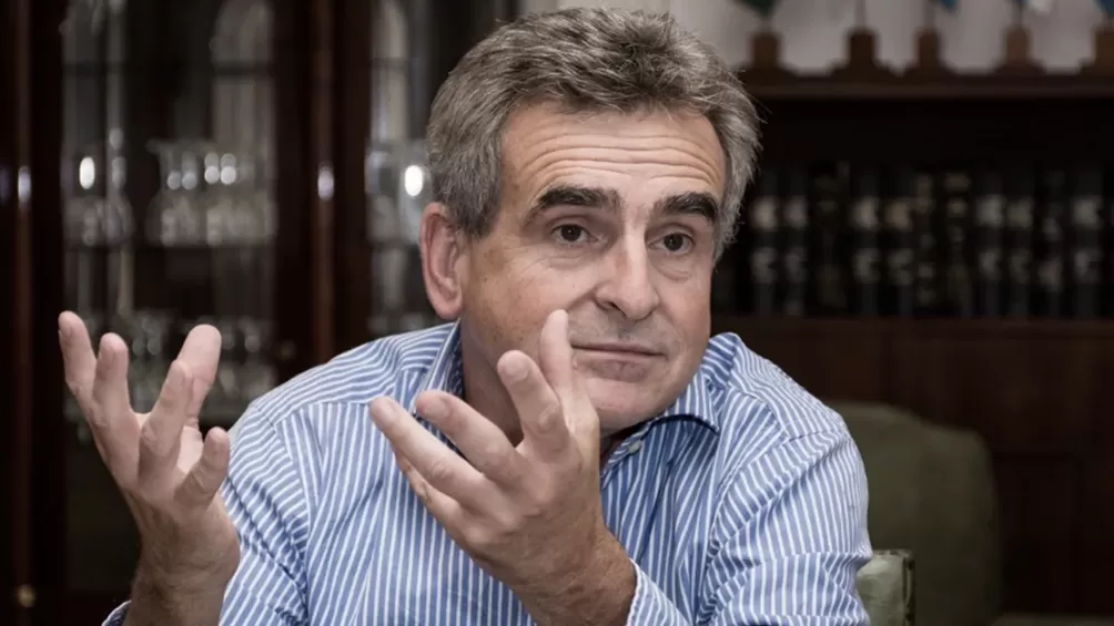 El ministro de Defensa Rossi avaló la limitación a la circulación nocturna