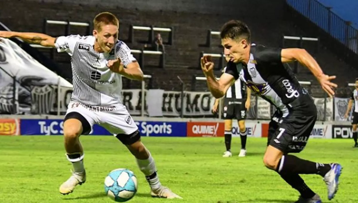 EN PROBLEMAS. El delantero Ruiz Gómez fue titular en el empate del lunes ante Platense.