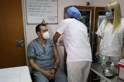 Campaña de vacunación en Tucumán: fue el turno del personal de las obras sociales