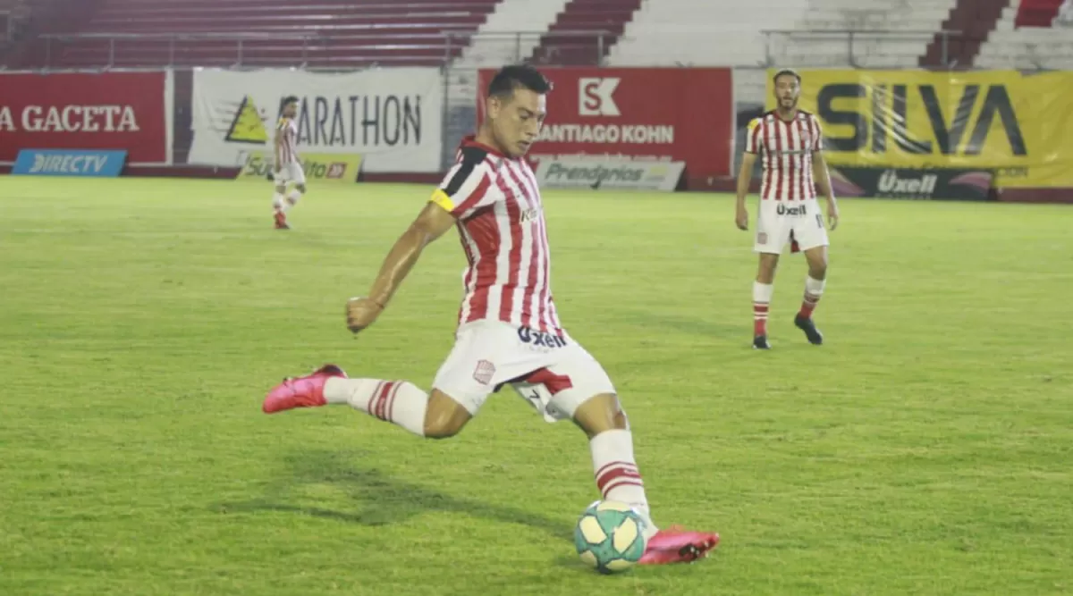 PRIMEROS MINUTOS. Lucas Cano llegó como refuerzo y jugó pocos minutos.