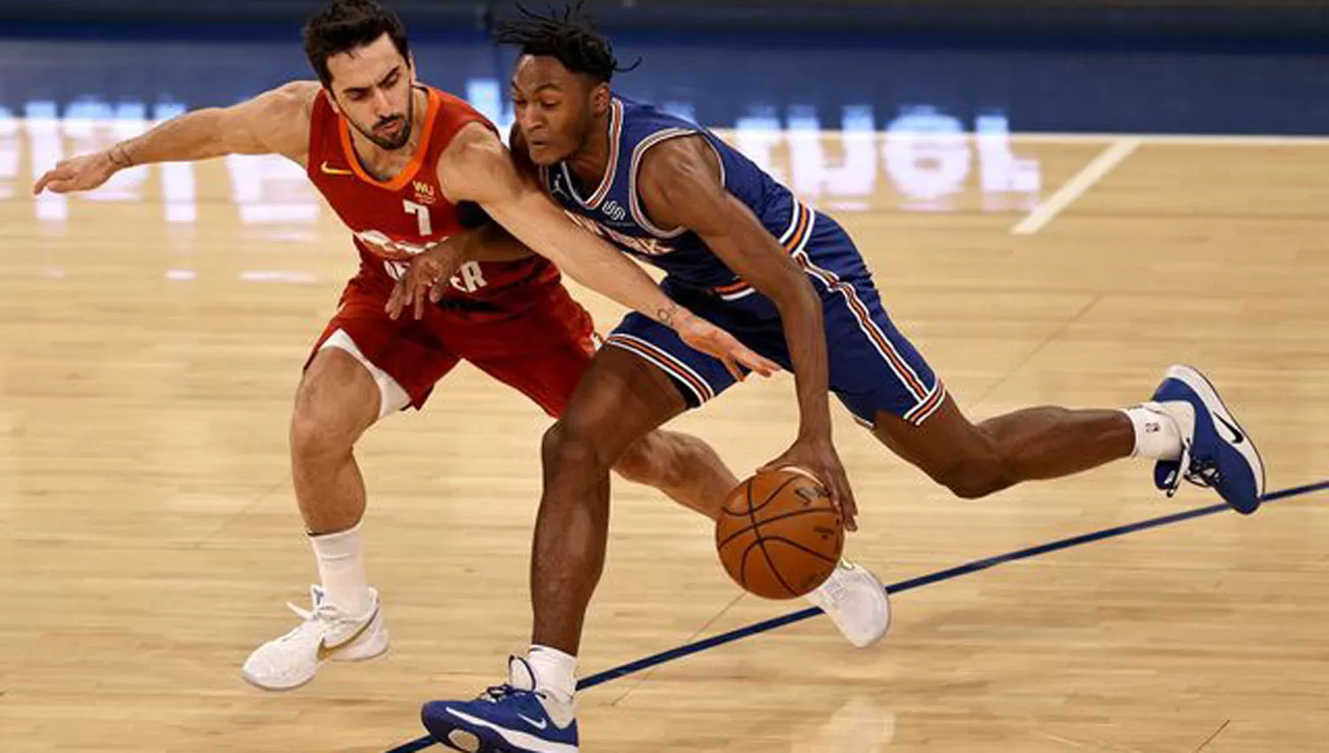 NO SOLO ES TALENTO. Campazzo deja todo cada vez que pisa la cancha. REUTERS 