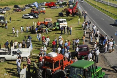 La Nación retrocede, pero el paro del campo sigue