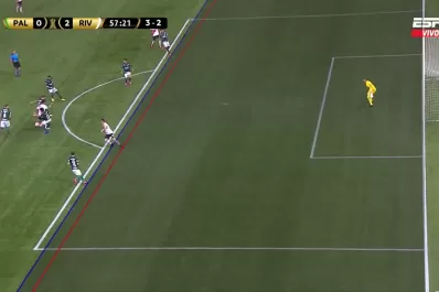 ¿Por qué el VAR anuló el gol de Montiel para River?