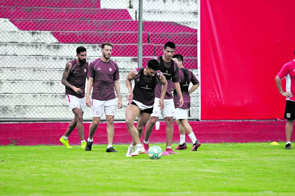 NO SE DESENFOCAN DEL OBJETIVO. Más allá de los incontables escollos, el plantel no detuvo su preparación con la idea de llegar 10 puntos al juego del domingo.