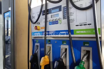 El precio de la nafta volvería a subir este sábado