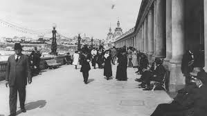 PASEO. Rambla de la Bristol.