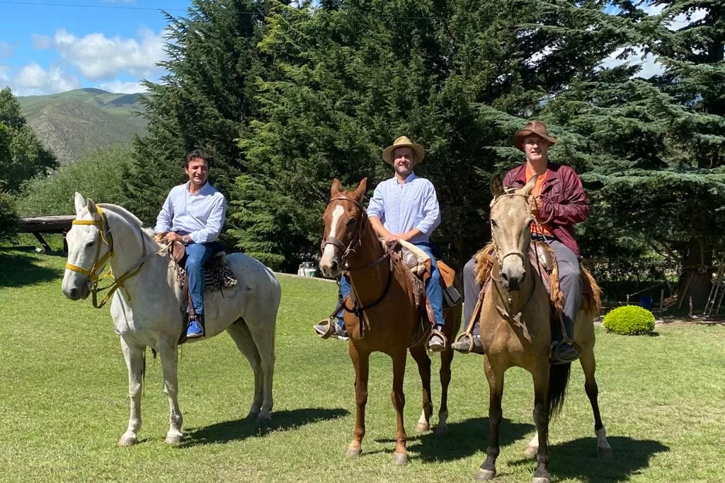 JUNTOS. Los políticos, en Tafí. 