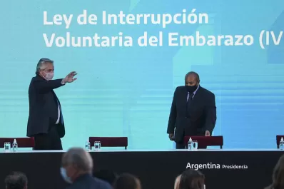 Fernández promulgó la ley del aborto legal