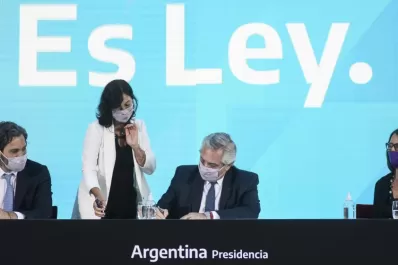 Oficializan la promulgación de leyes de Interrupción Voluntaria del Embarazo y Plan Mil Días