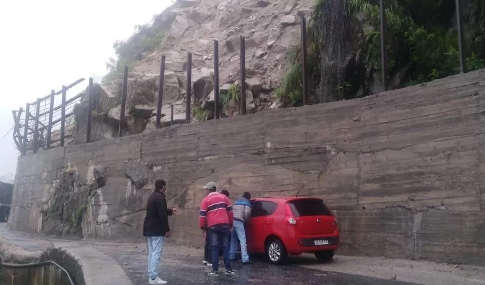 Ruta a los Valles: las piedras muy grandes se iban a caer en cualquier momento