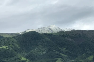 Sorpresa en Tafí del Valle en pleno verano: las cumbres del cerro Muñoz se tiñeron de blanco