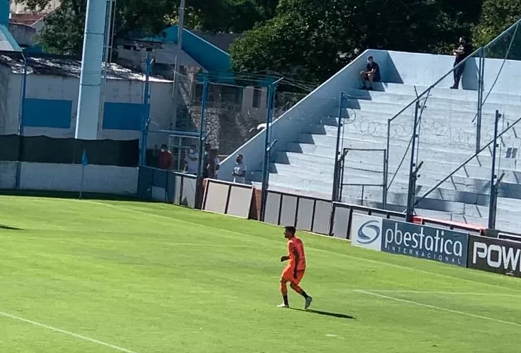 FRENTE AL SOL. Codo designado para los dirigentes de San Martín.