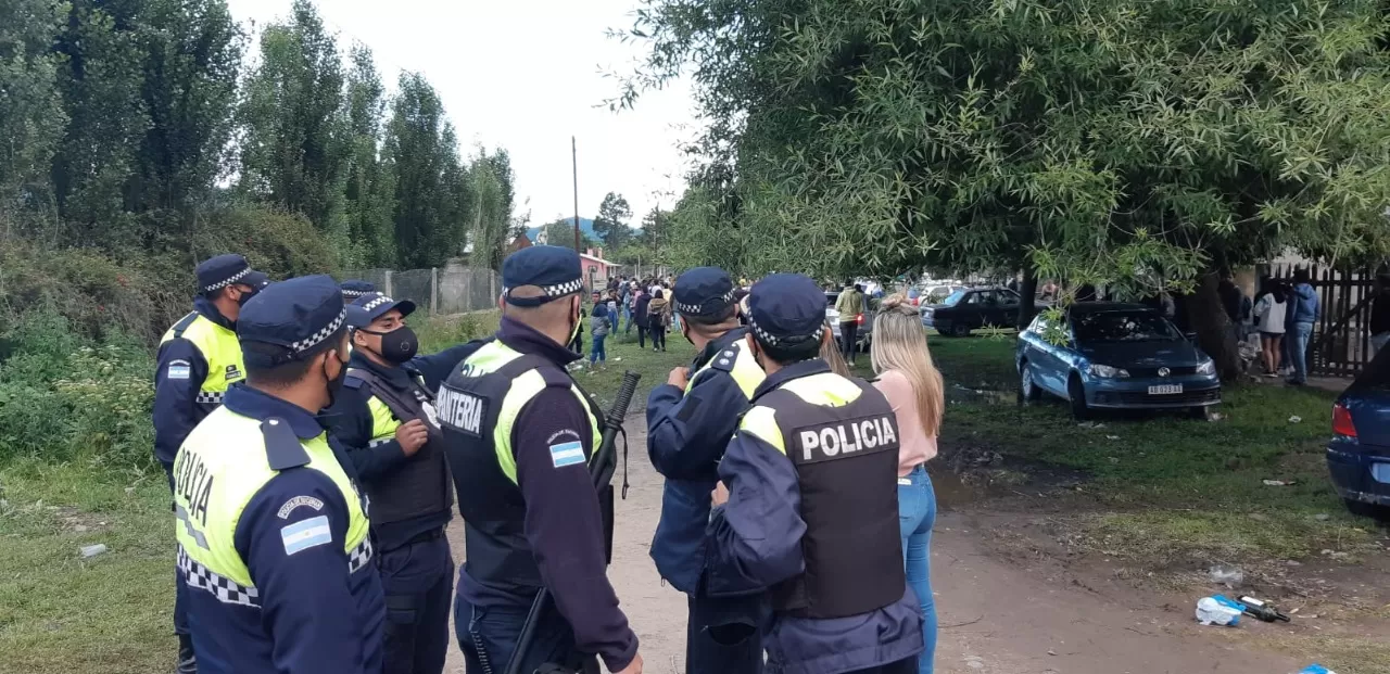 CONTROLES. La Policía busca evitar aglomeraciones en las zonas turísticas. Foto/Ministerio de Seguridad.