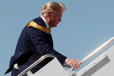 Trump deja la presidencia con baja aprobación