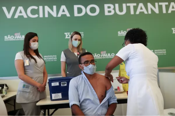 Brasil comenzó una campaña nacional de vacunación contra el coronavirus