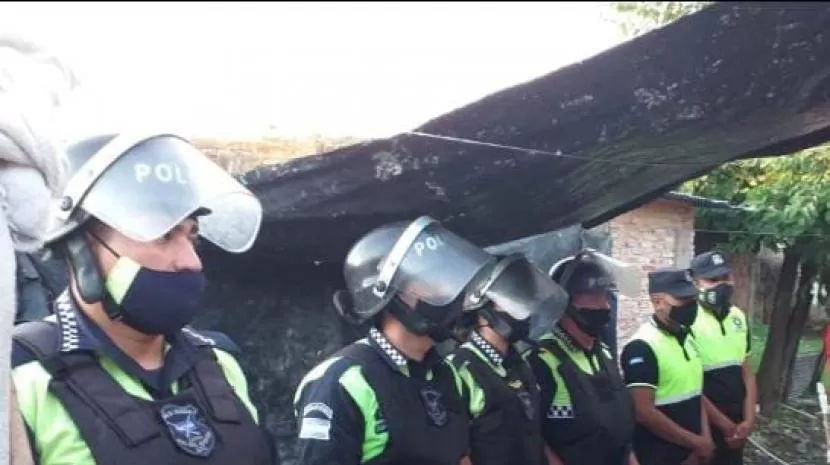Fuerte operativo para detener al hombre violento. 