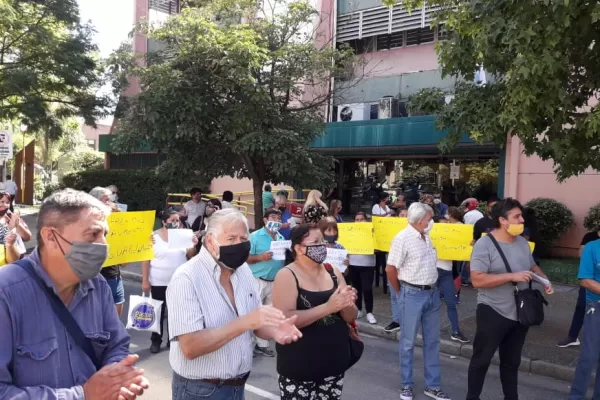 Contra el aumento de la luz: usuarios protestaron con un corte de tránsito frente a EDET