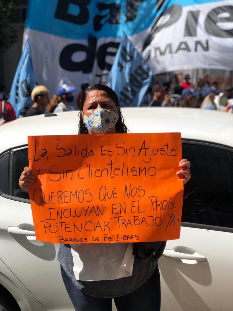 UNA DE LAS MANIFESTANTES, EN TUCUMÁN. FOTO BARRIOS DE PIE.