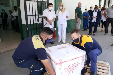 Policías y mayores de 60 años serán vacunados desde fines de este mes